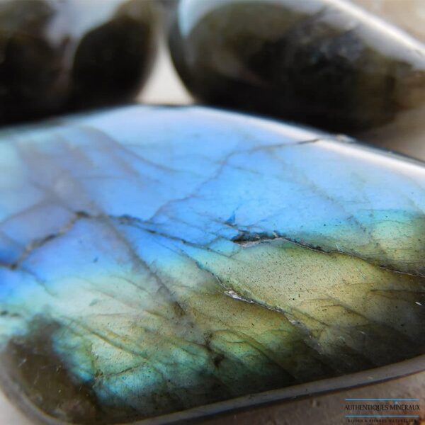 Pierre roulée labradorite